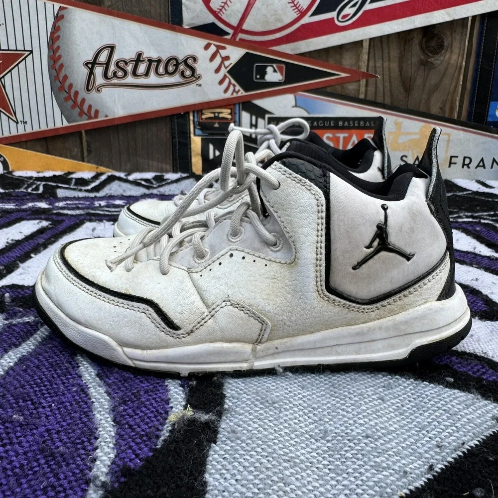 Size 2.5Y - Nike JORDAN COURTSIDE 23 PS AQ7734-100
